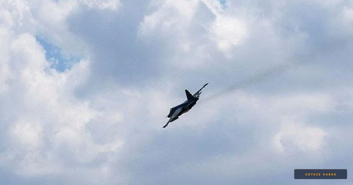 Rusya'da Savaş Uçağı Kaza Yaptı: Pilotun Son Anda Kurtulduğu O Anlar