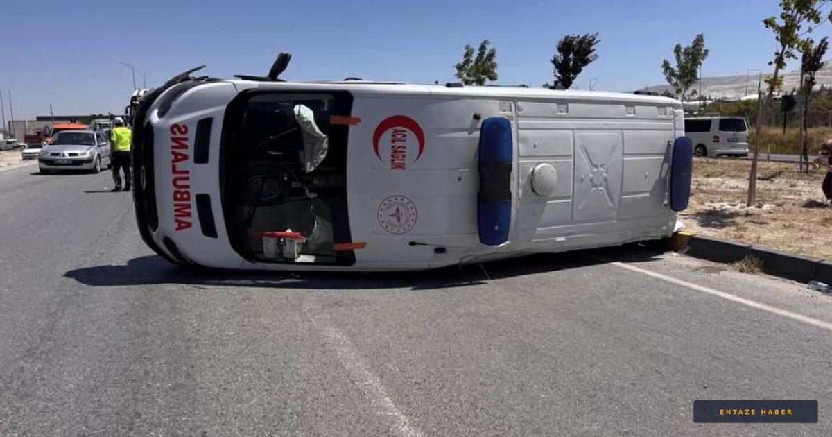 Niğde'de Korkunç Kaza: Ambulans ve Otomobil Çarpıştı, 5 Kişi Yaralandı